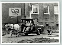 39390137 – 1000 Berlin Trabi with 1 PS Horse Dog
