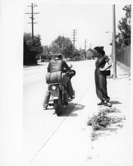 Photo Lilo Korenjak, Movie Scene, Woman on Roadside and Man on… – 10550720