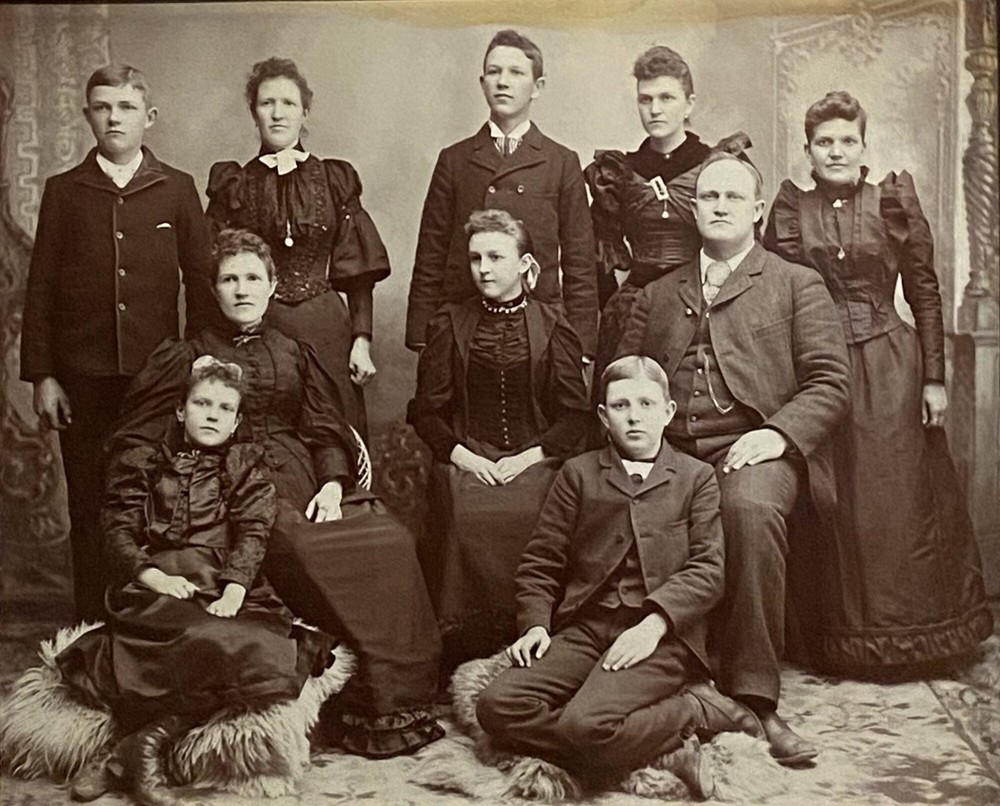 Heber Harris Thomas / Samuel James Hooper Pingree with his wives and family