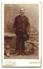 Photograph J. Huff, Bad Homburg, Kaiser Friedrich Promenade 65, coat of arms of Hesse and