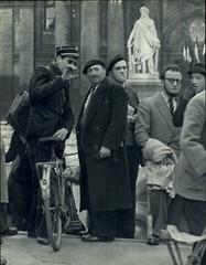 1955 ROBERT DOISNEAU Street Scene Postman Bicycle Statue Paris Art Photo Gravure