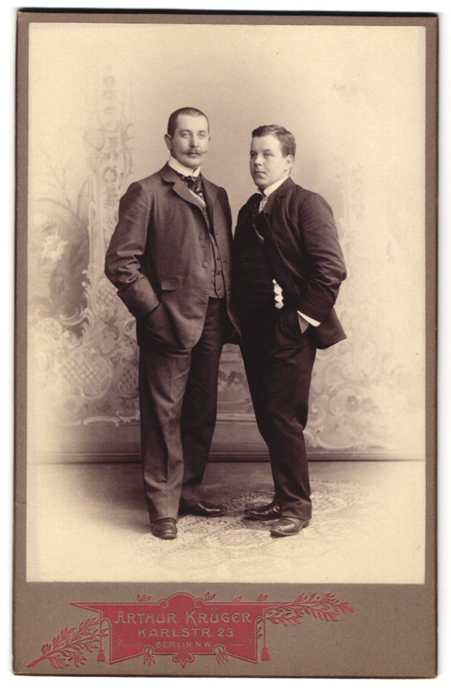 Photograph Arthur Krüger, Berlin, Karlstraße 23, two men with throw