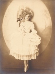 Photo Woman Portrait, Art Deco, Ballet Dancer, Fan, Lace Dance – 10405017