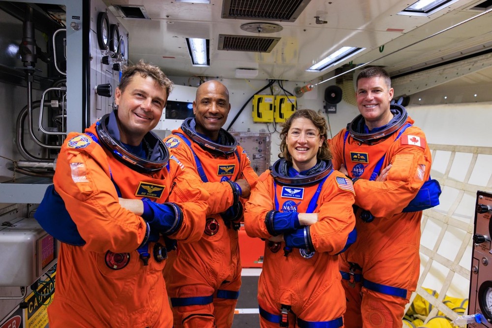 ARTEMIS II CREW WITH SLS AND ORION AT KENNEDY SPACE CENTER 2026 8X10 PHOTO
