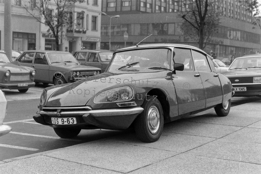 1x photo print approx. 13x18cm GDR Berlin Citroen DS, Trabi, Fiat 1982 #25/1-10291911