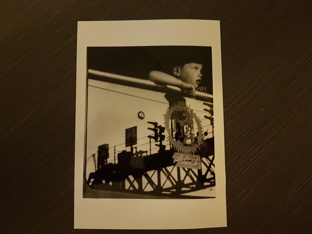 PHOTOGRAPH HERVE LUCIEN 17.8X12.8 CM voyage Paris 1949 journalistic service