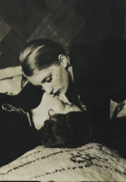 5##Photo negative film -Vintage- Kissing women – Lesbian couple – Love – Kiss