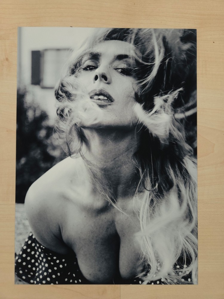 Photo INK – Giclee Print A4 – Fashion Portrait, Woman – Photography Chromatic
