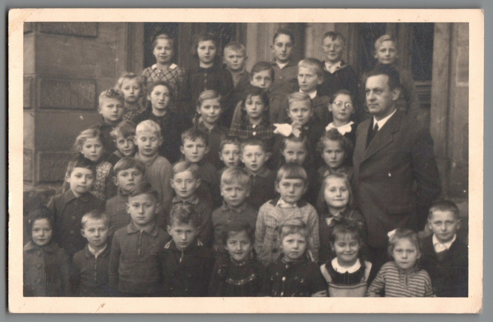 Photo class photo school children teachers before school 1940s probably Bochum (f1236)