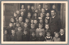 Photo class photo school children teachers before school 1940s probably Bochum (f1236)