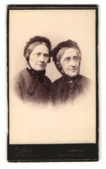 Photograph E. Bieber, Hamburg, Neuer Jungfernstieg 20, two older ladies in sch