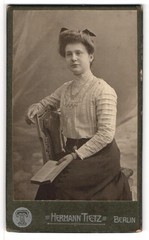 Photograph Hermann Tietz, Berlin, Leipziger-Str. 46-50, young lady in blouse and