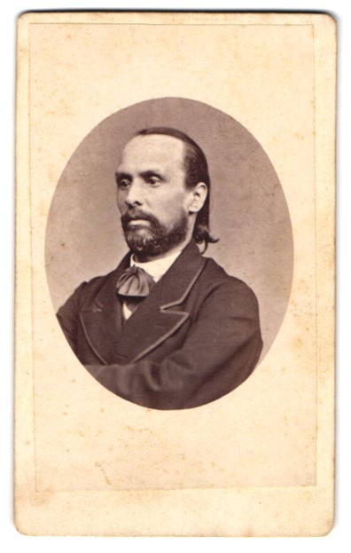 Photograph Gebrüder Huff, Worms, Speyerstr., middle-class gentleman in the dark An