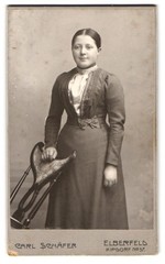 Photograph Carl Schäfer, Elberfeld, Kipdorf 57, portrait young lady in dress