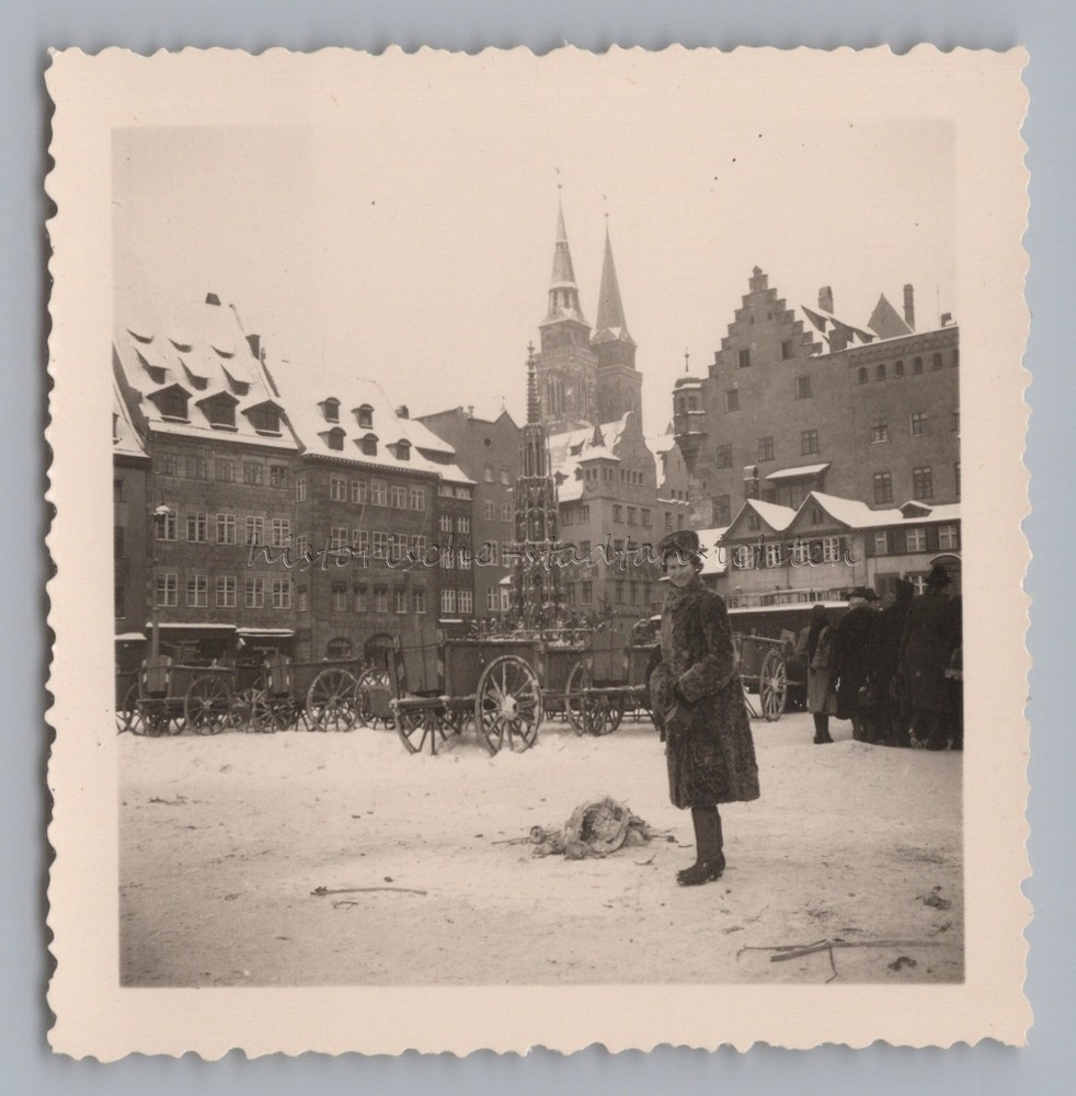 Nuremberg – Winter Town Square – Old Photo 1940s