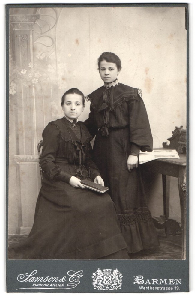 Photograph Samson & Co, Barmen, Wertherstrasse 13, Two Women in Victorian