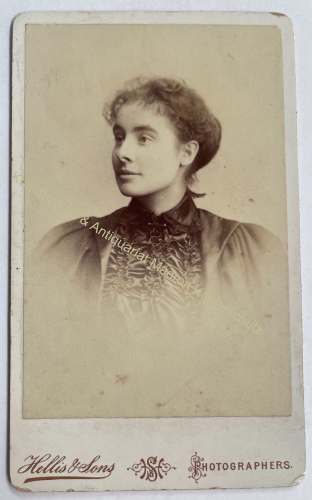 orig. CDV photo photograph woman lady picture old fashion around 1885 Hellis & Sons London