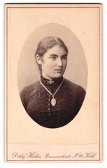 Photograph Detlef Hahn, Kiel, Brunswickerstraße 14, young lady in portrait