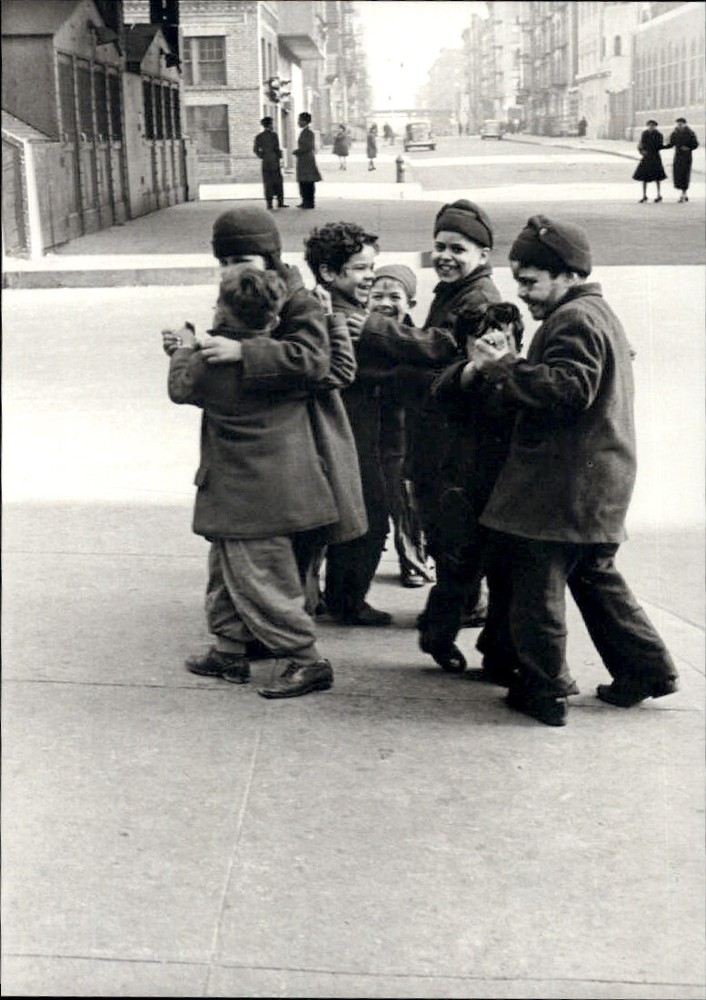 1940 1980s Original Helen Levitt New York City Street Winter Kids Art Photo