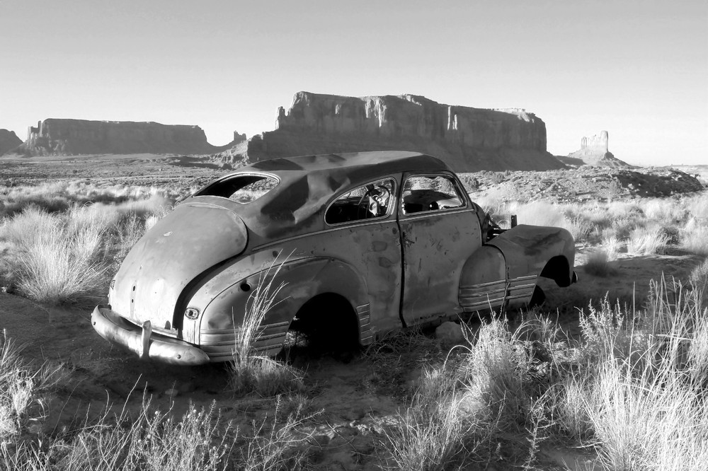 Desert Relic, Monument Valley, 2017 BXW print, 24″ X 36″ rusty car