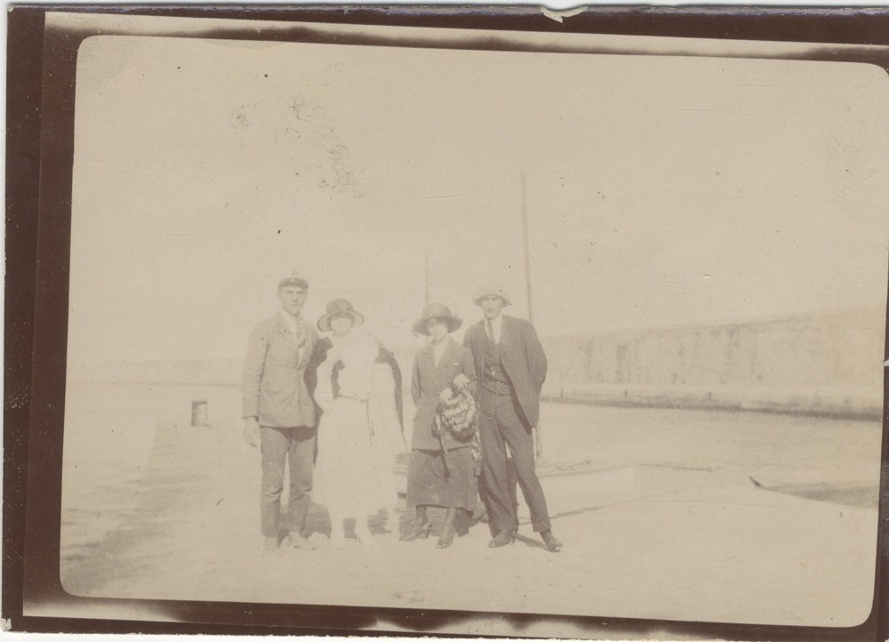 Snapshot Travel Sea Fashion Photography Anonymous Vintage Analog PL34L2P15