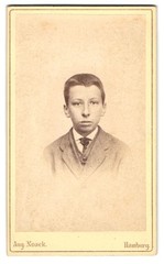Photograph Aug. Noack, Hamburg-St. Pauli, long row 13, boy with short hair,