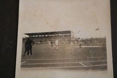 Reste eines Albums 55 Fotos – Soldaten, Ärzte, OP, Pimpfe, Badegäste, Sport usw.