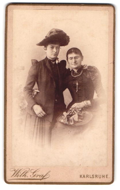 Photograph Wilh. Graf, Karlsruhe, Waldstraße 11, Mathilde and Klara Warth in El