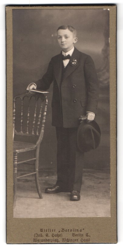 Photography Atelier Berolina, Berlin C., Alexanderplatz, Boy with Hat and Hands