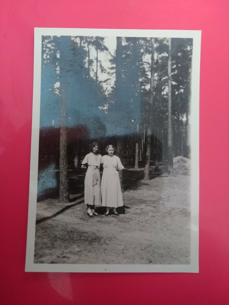 Alt Foto antik Frauen Woman forest im Wald Natur Kleid Mode old Photo nice dress