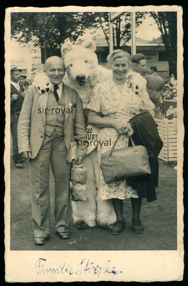 Frankfurt Messe 1950 – Man in Polar Bear Costume and Family – Photo Postcard 9x14cm