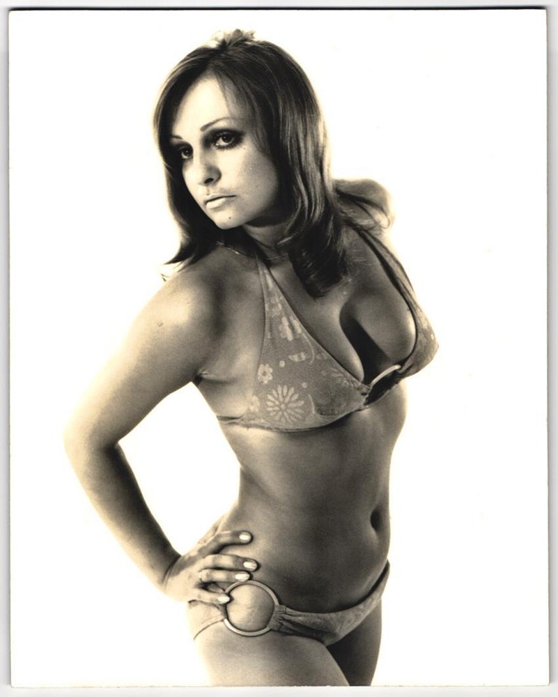 Fotografie unbekannter Fotograf und Ort Frau Karin Sommer im Bikini / Badem Akt