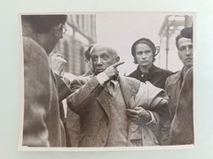 1950 Original Vintage Photo Pablo Picasso at Victoria Station, London