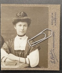 Photo CDV KAB portrait young woman model Berlin book jewelry chain hairstyle Hamburg