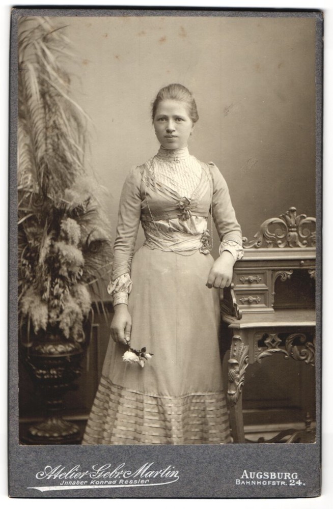 Photograph used Martin, Augsburg, Bahnhofstraße 24, Young Lady in Elegant Class