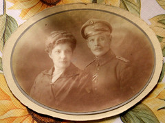 Photo 16x12cm WW1 WWW soldier woman woman girl round uniform cardboard vintage AC