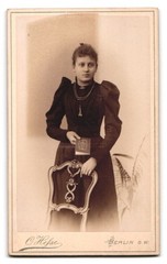 Photograph Carl Hesse, Berlin, Teltower-Str. 3, monogram of the photographer with ve
