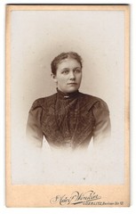 Photograph Adolf Winkler, Görlitz, Berliner Straße 12, portrait of a lady with