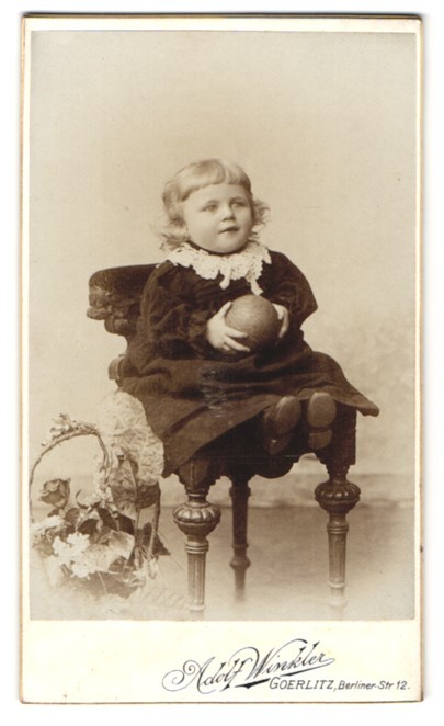 Photography Adolf Winkler, Görlitz, Berliner-Strasse 12, curly child with pointed