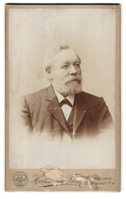 Photograph Hermann Tietz, Hamburg, size Burstah 12-14, portrait of older gentleman in