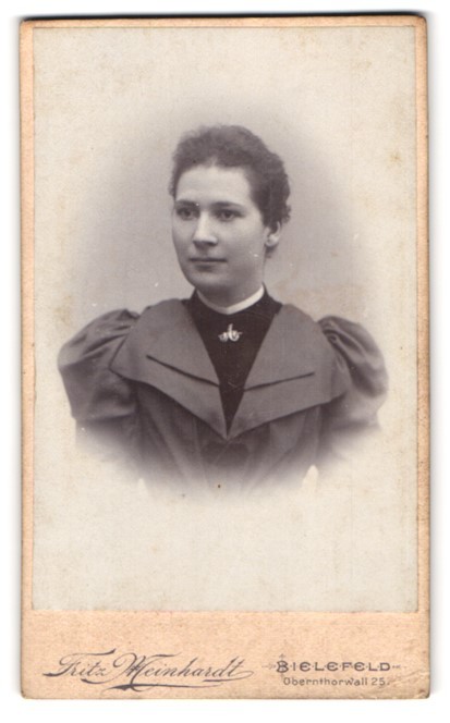 Photograph Fritz Meinhardt, Bielefeld, Obernthorwall 25, young pretty woman in