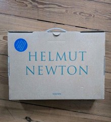 Helmut Newton SUMO BAGS with Book Stand and Making of!