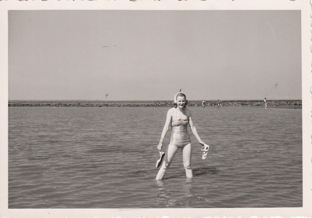 Vintage Photo Beautiful Woman in Swimsuit Fashion Snapshot 1950s-2