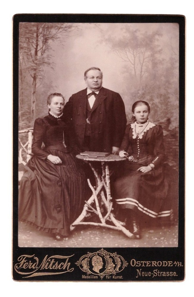 KAB photo around 1885, very distinguished couple with daughter, Osterode an der Havel