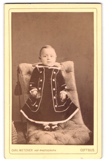 Photograph Carl Metzner, Cottbus, Schlosskirchplatz 27b, toddler in dress