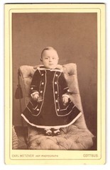 Photograph Carl Metzner, Cottbus, Schlosskirchplatz 27b, toddler in dress