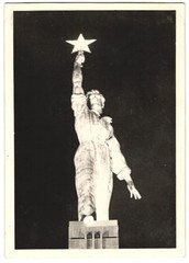 Photograph New York City, New York Worlds Fair 1939, Statue Holding a Star e