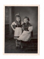 8043 – Photo * 2 Girls in Costume * 1951