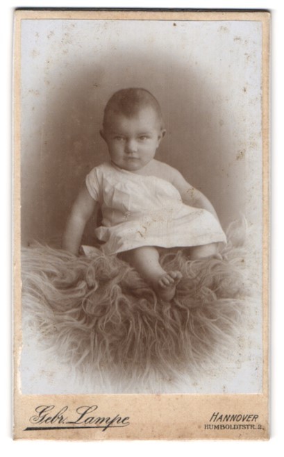 photograph used Lampe, Hanover, Humboldstr. 2, toddler in white bodice a