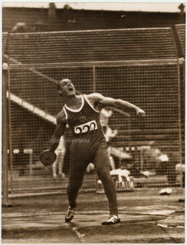 Genuine Photo, Detlef Thorith, discus throwing, August 1966